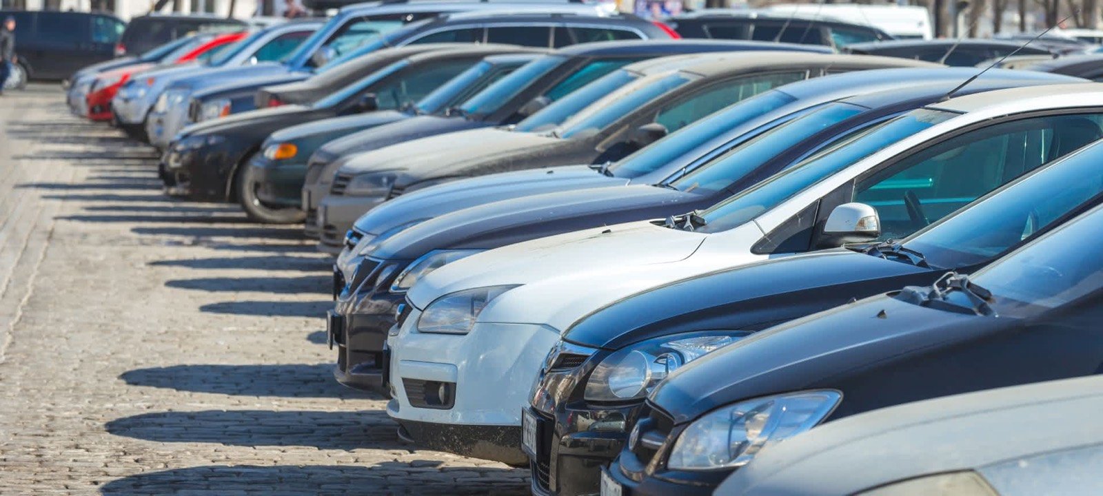 Vehículos en fila para tasación